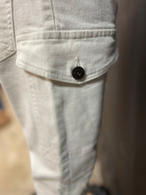 Load image into Gallery viewer, WHITE DENIM JEANS (URBAN BEAST)
